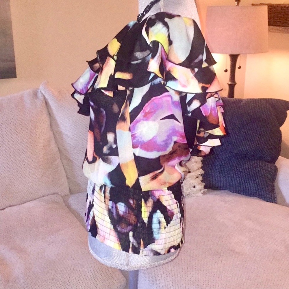 Ruffled top - Picture 4 of 7